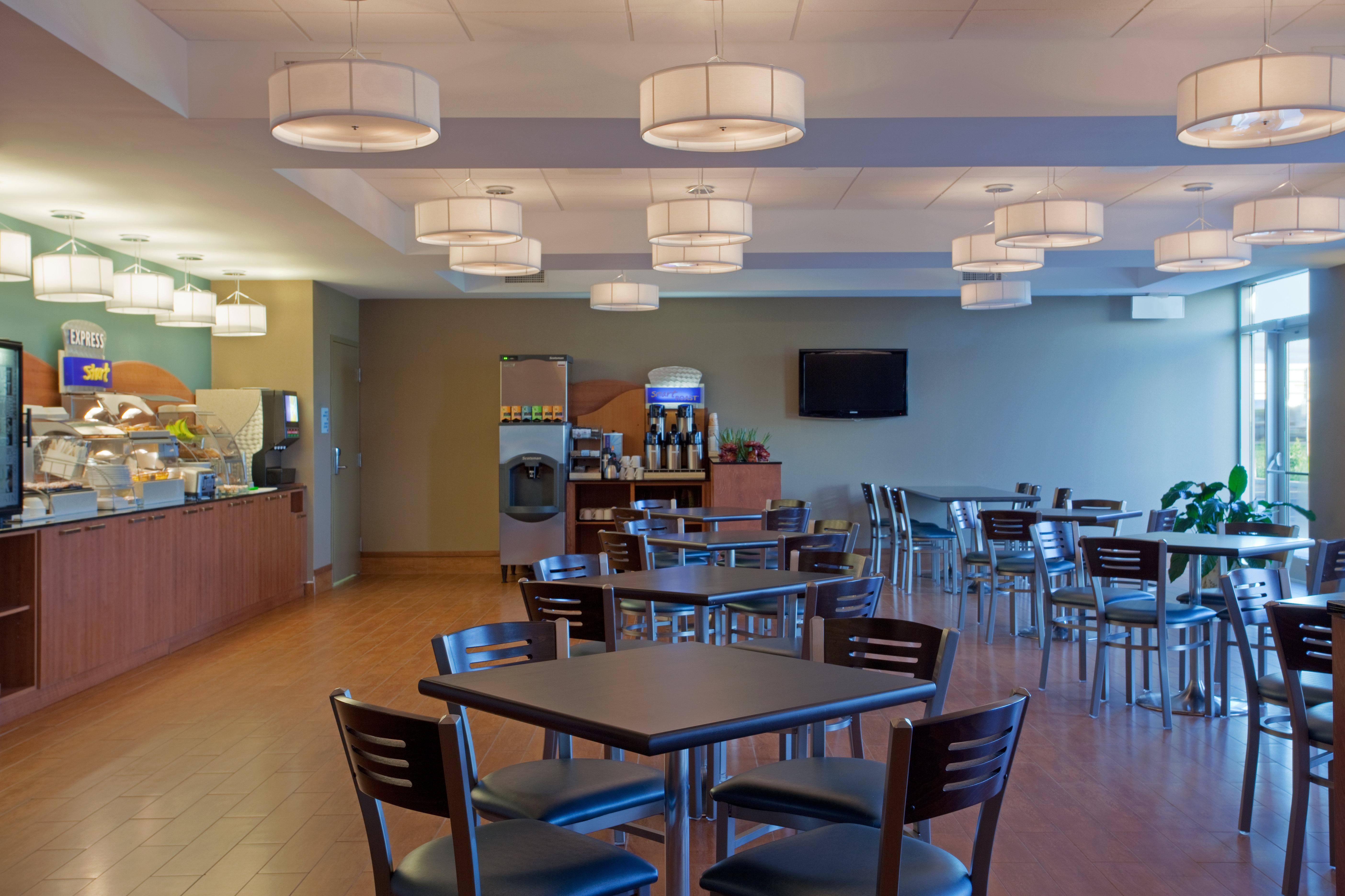 Holiday Inn Express Hotel & Suites Saint - Hyacinthe By Ihg Exterior foto