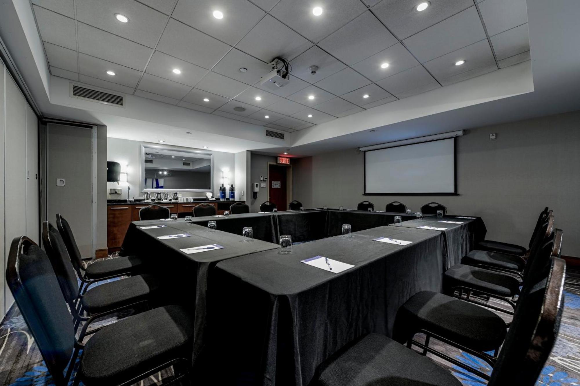 Holiday Inn Express Hotel & Suites Saint - Hyacinthe By Ihg Exterior foto