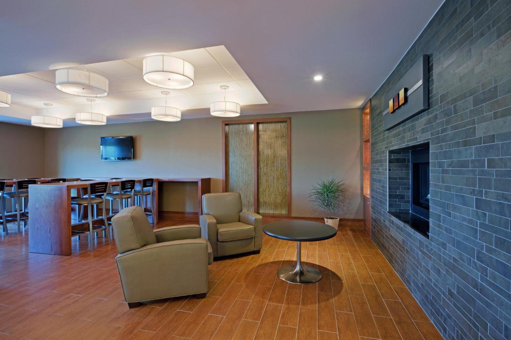 Holiday Inn Express Hotel & Suites Saint - Hyacinthe By Ihg Exterior foto