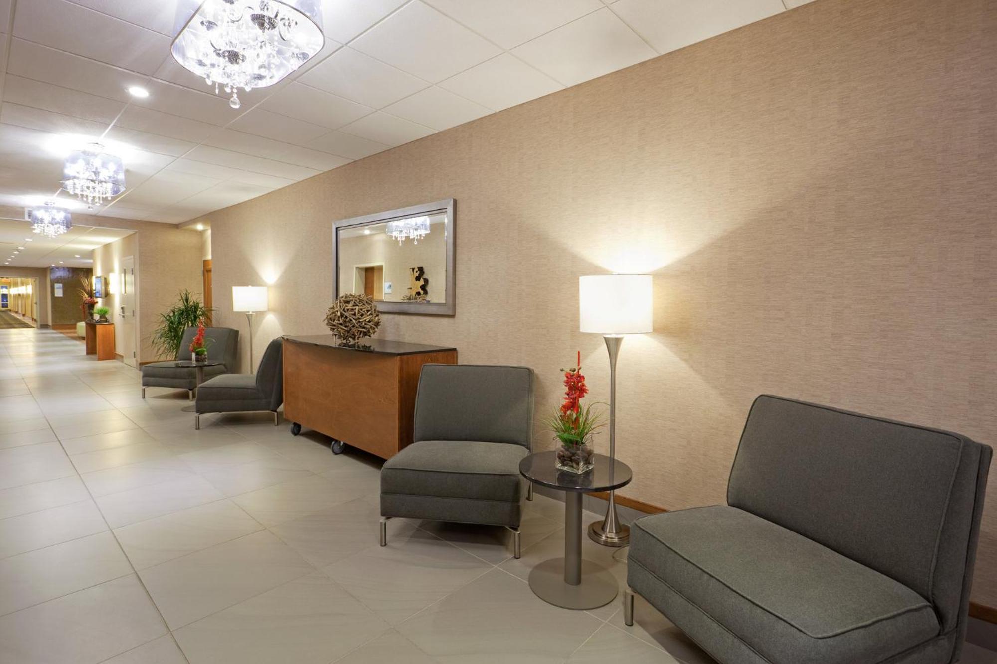 Holiday Inn Express Hotel & Suites Saint - Hyacinthe By Ihg Exterior foto